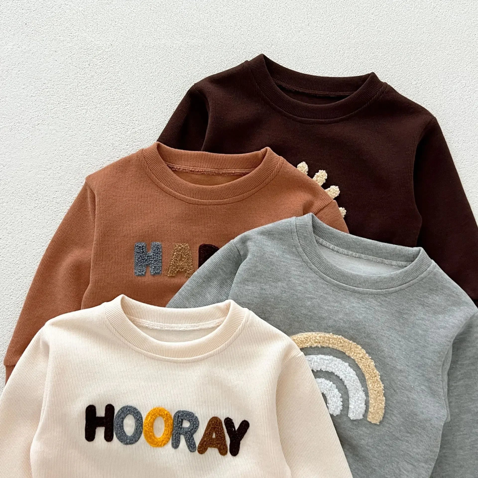 -ベビーキッズセットアップ 2点セット レターロゴワッペン長袖Tシャツ+ロングパンツ 4カラー - mamahalo shop - 長袖セットアップ -  べビー服 - 子供服 - 男の子 - 女の子