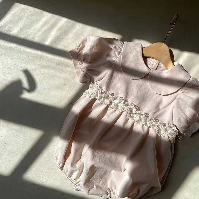 -ベビー キッズ レース フリル 丸襟 半袖 ロンパース ワンピース リンク 姉妹 お揃い コーデ ガールズ【mh0002622】 - mamahalo shop - 半袖ロンパース -  べビー服 - 子供服 - 男の子 - 女の子