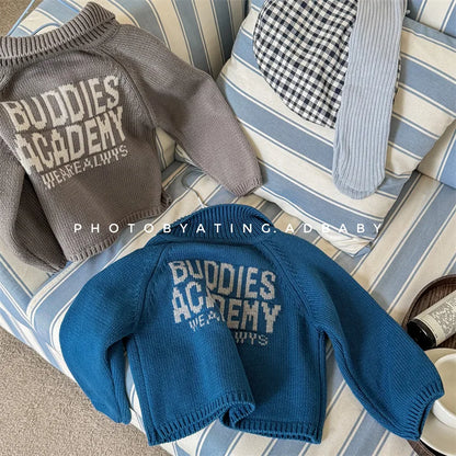 -キッズカーディガン バックレターロゴ刺繍襟付きニットジャケット 2カラー - mamahalo shop - カーディガン・パーカー -  べビー服 - 子供服 - 男の子 - 女の子