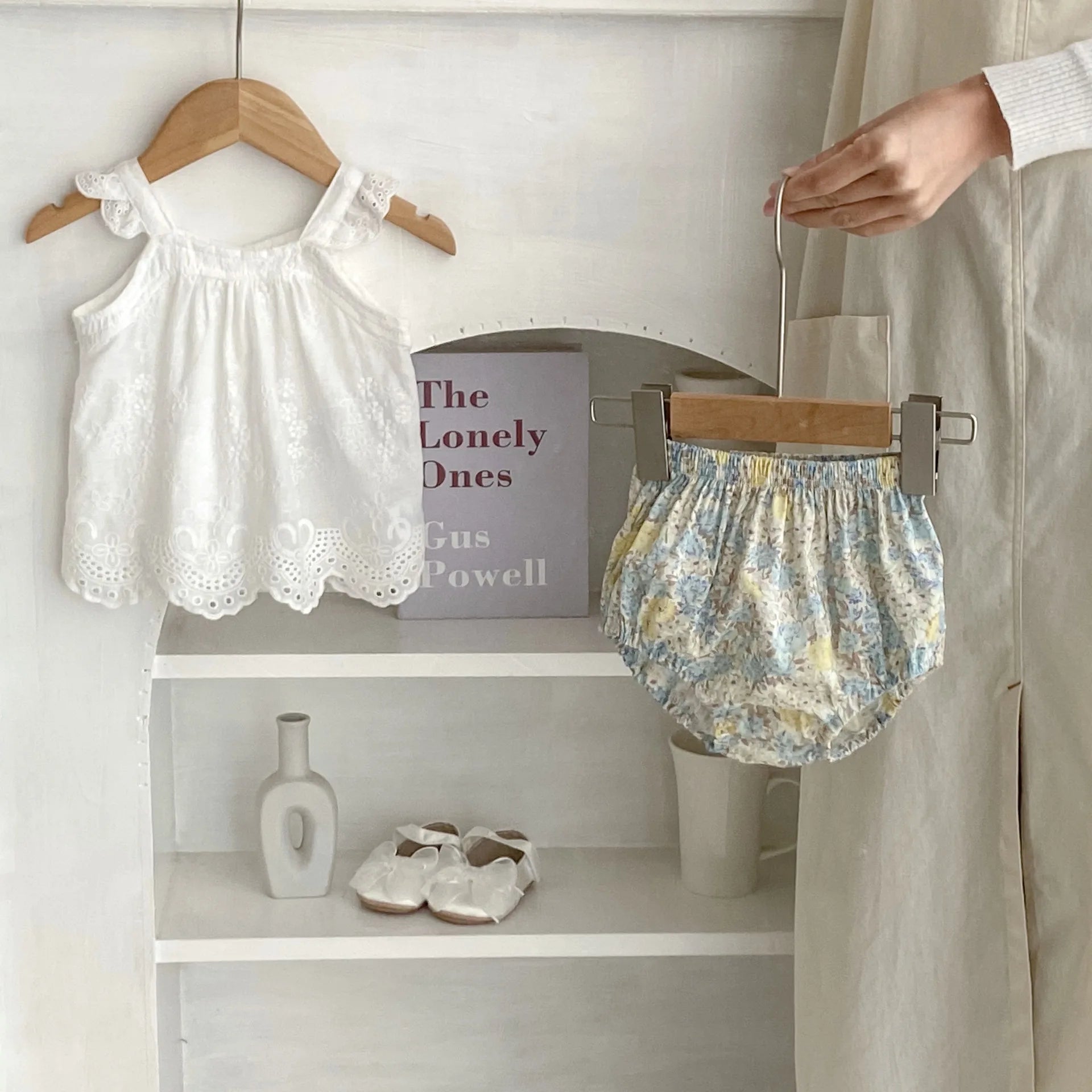 -ベビーセットアップ 2点セット ノースリーブレースチュニックブラウス+フラワープリントブルマパンツ【mh0006518】 - mamahalo shop - ノースリーブセットアップ -  べビー服 - 子供服 - 男の子 - 女の子