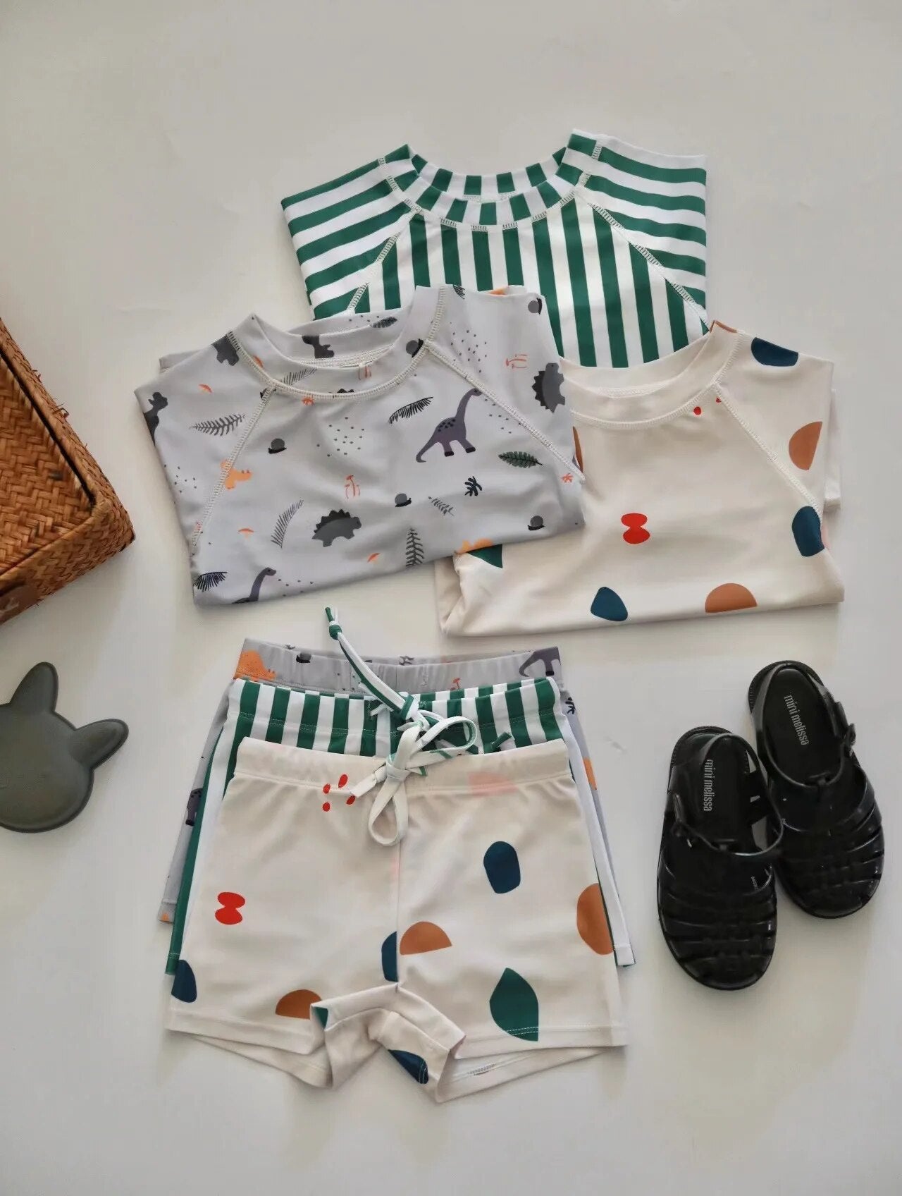 -キッズ水着 ボーイズ 半袖長袖 セパレートラッシュガード  スイムウェア スイミングウェア 帽子セット【mh0004294】 - mamahalo shop - ベビー用水着 -  べビー服 - 子供服 - 男の子 - 女の子