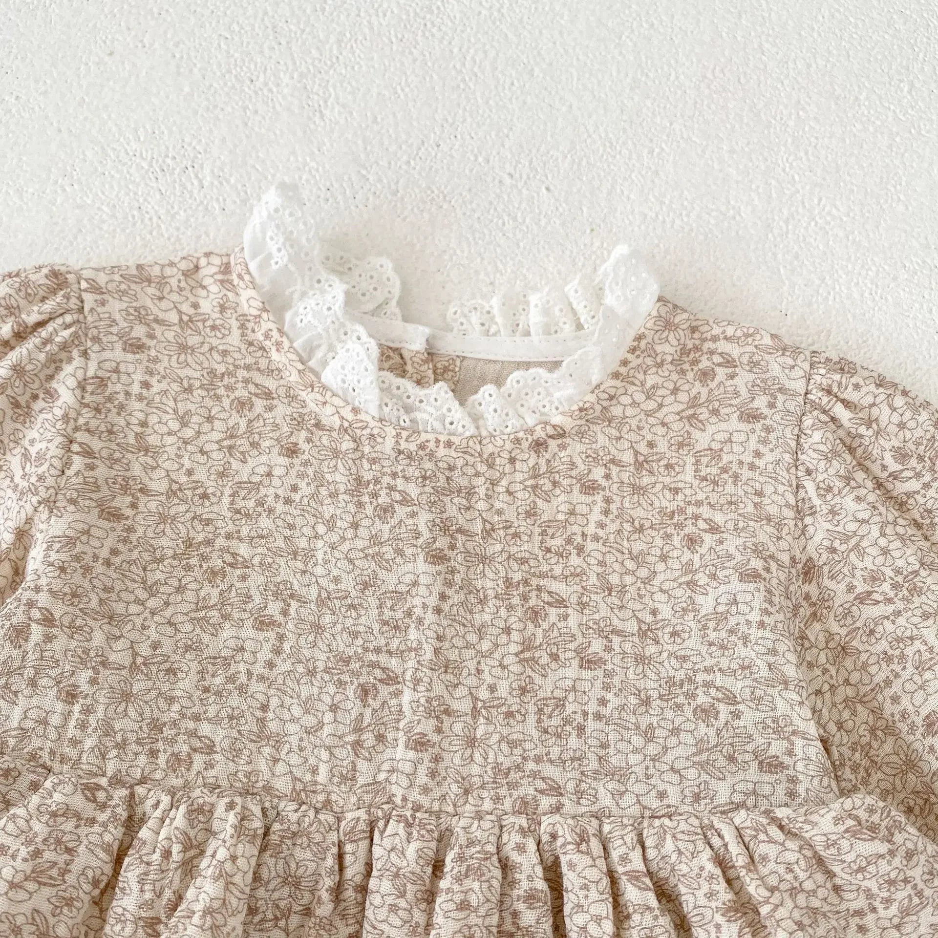 -ベビーロンパース ダブルフリルペプラムフラワプリント長袖パフスリーブボディスーツ - mamahalo shop - 長袖ロンパース -  べビー服 - 子供服 - 男の子 - 女の子