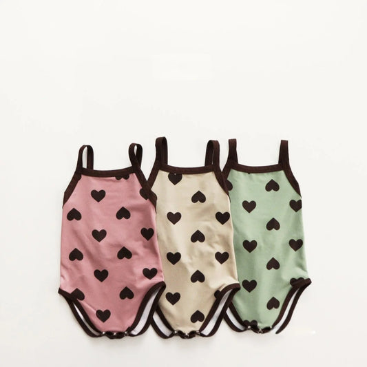 -ベビー水着 帽子セット ワンピース ハートプリント スイムウェア 3カラー【mh0004448】 - mamahalo shop - ベビー用水着 -  べビー服 - 子供服 - 男の子 - 女の子