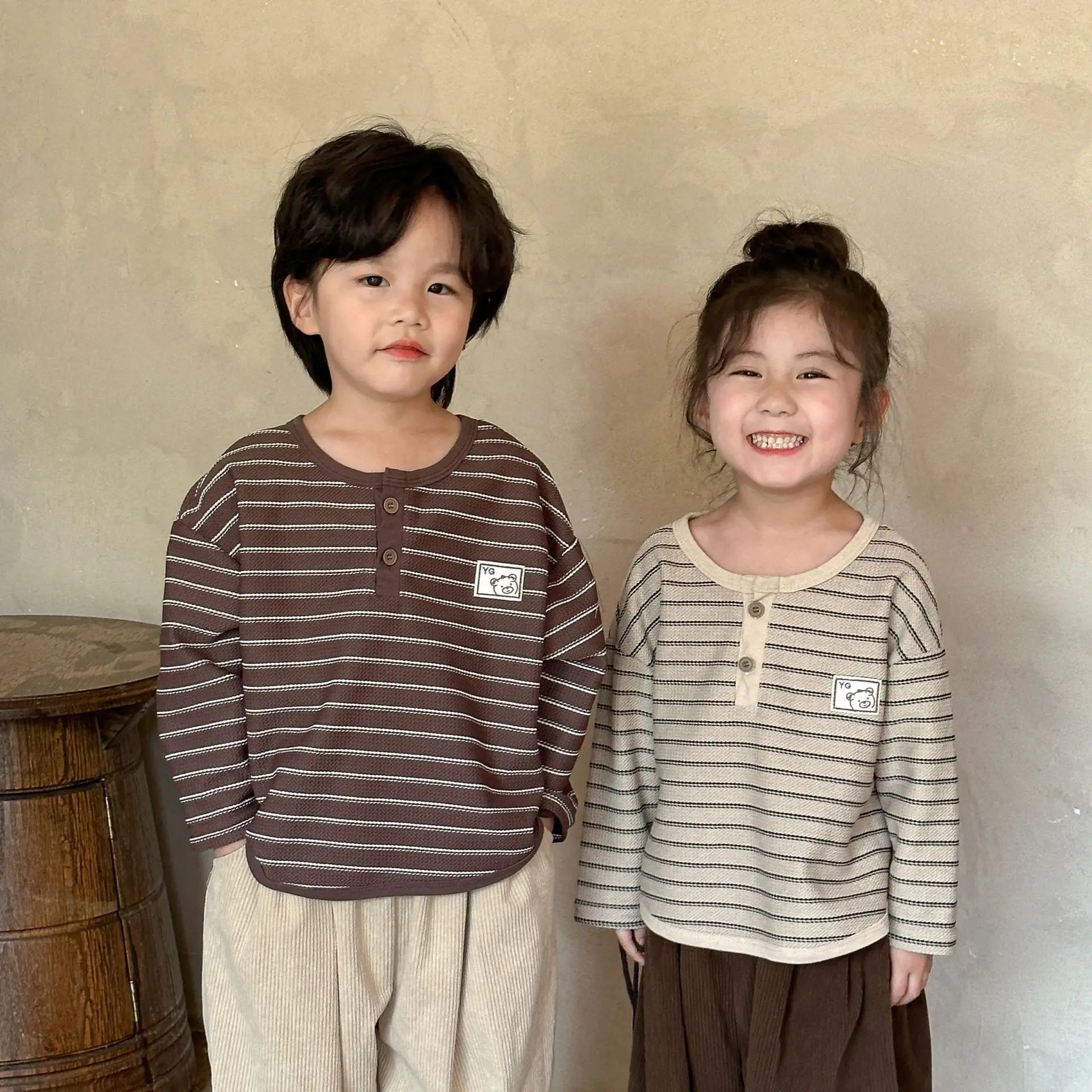 -キッズトップス ボーダーベアくまワンポイントヘンリーネック長袖Tシャツ 2 カラー - mamahalo shop - 長袖Tシャツ -  べビー服 - 子供服 - 男の子 - 女の子