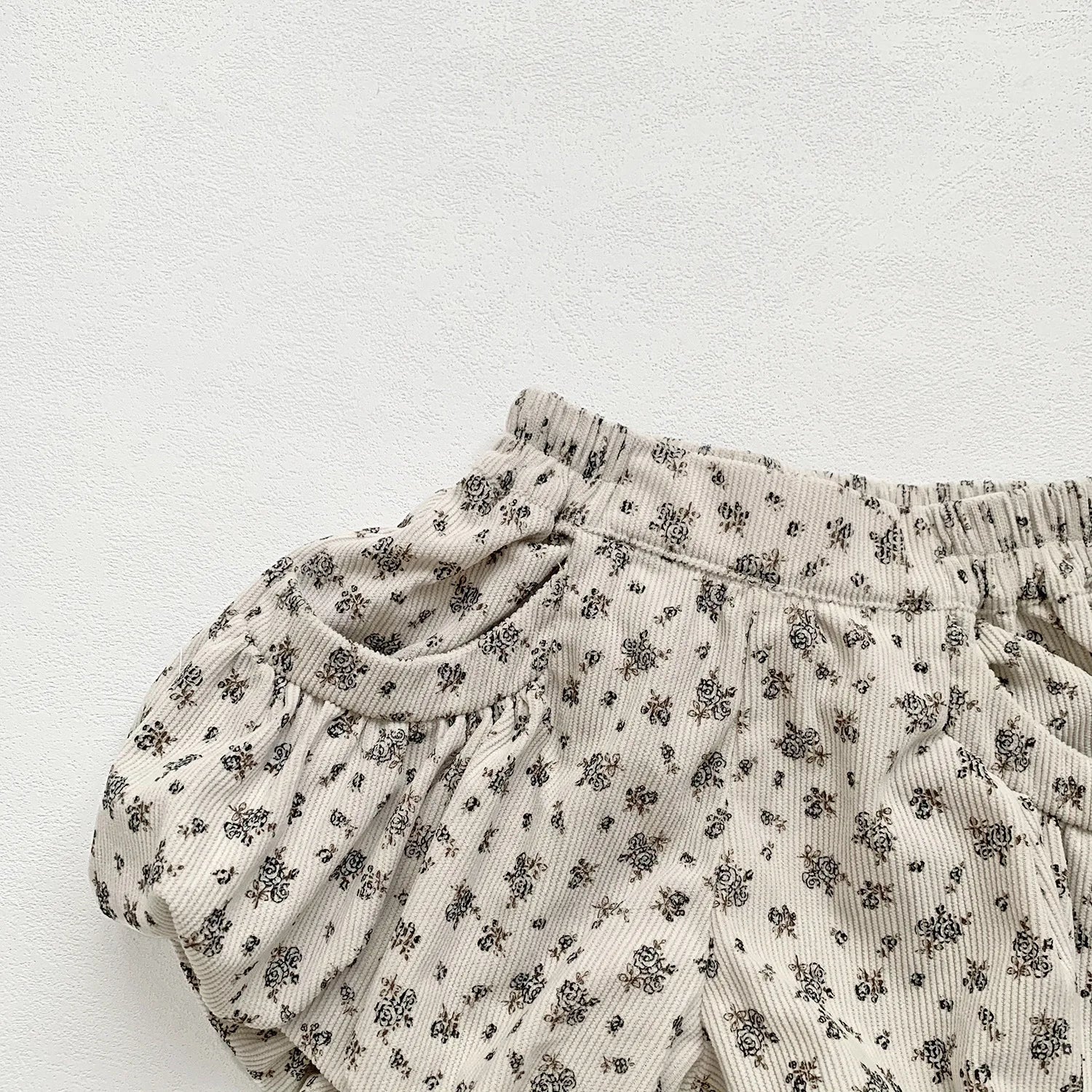 -ベビーキッズパンツ フラワー小花柄バルーンかぼちゃパンツ 2カラー - mamahalo shop - ハーフパンツ・ショートパンツ -  べビー服 - 子供服 - 男の子 - 女の子