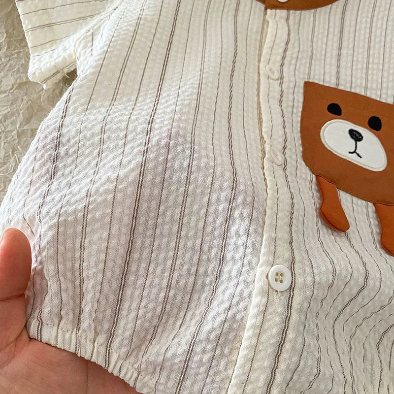 -ベビーロンパース 半袖ボディスーツ ノーカラーシャツ ベアくまポケット ストライプ【mh0006166】 - mamahalo shop - 半袖ロンパース -  べビー服 - 子供服 - 男の子 - 女の子