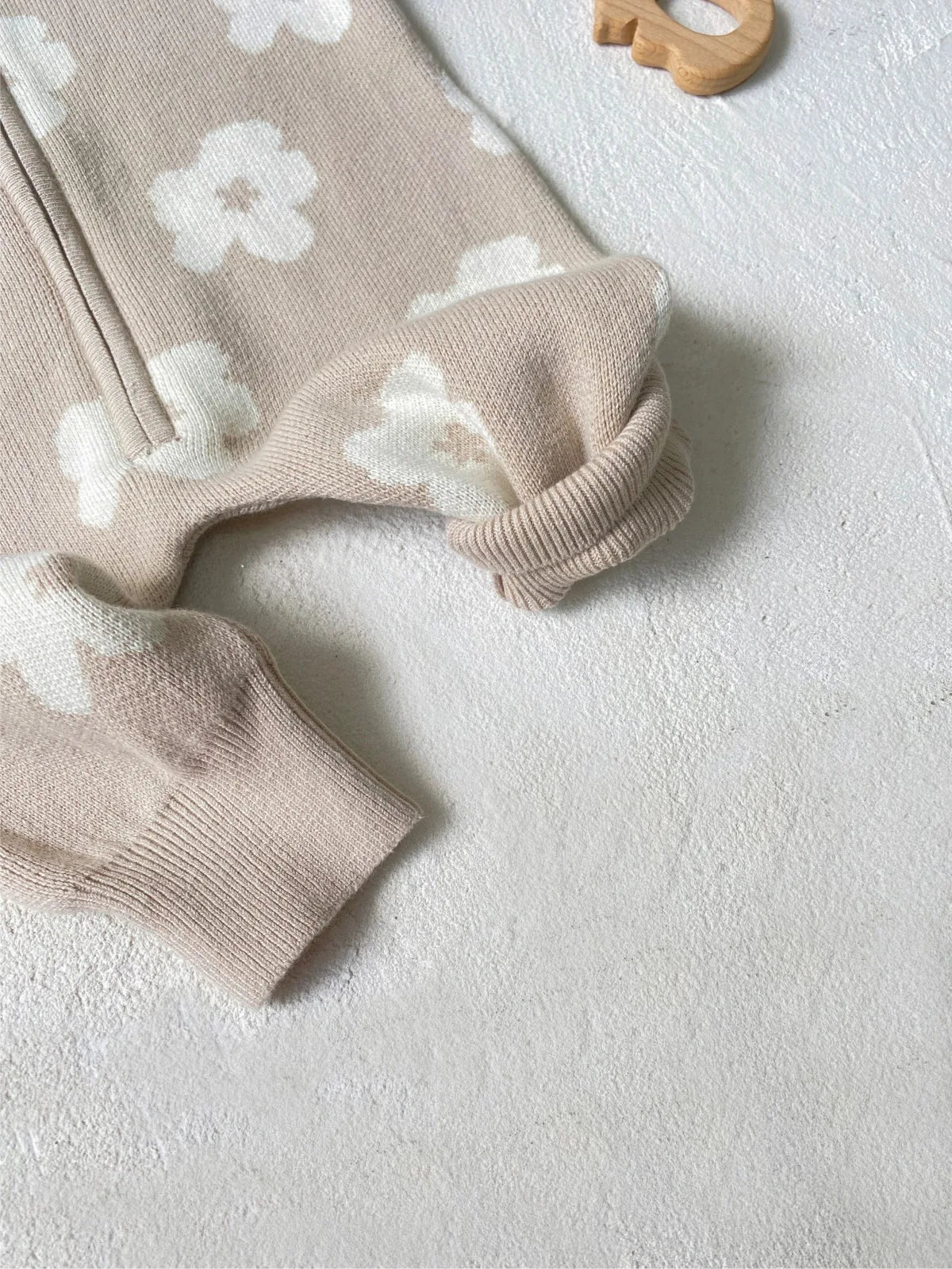 -ベビージャンプスーツ レトロフラワーニットフーディ長袖ジップアップロンパース 2カラー - mamahalo shop - 長袖ジャンプスーツ -  べビー服 - 子供服 - 男の子 - 女の子