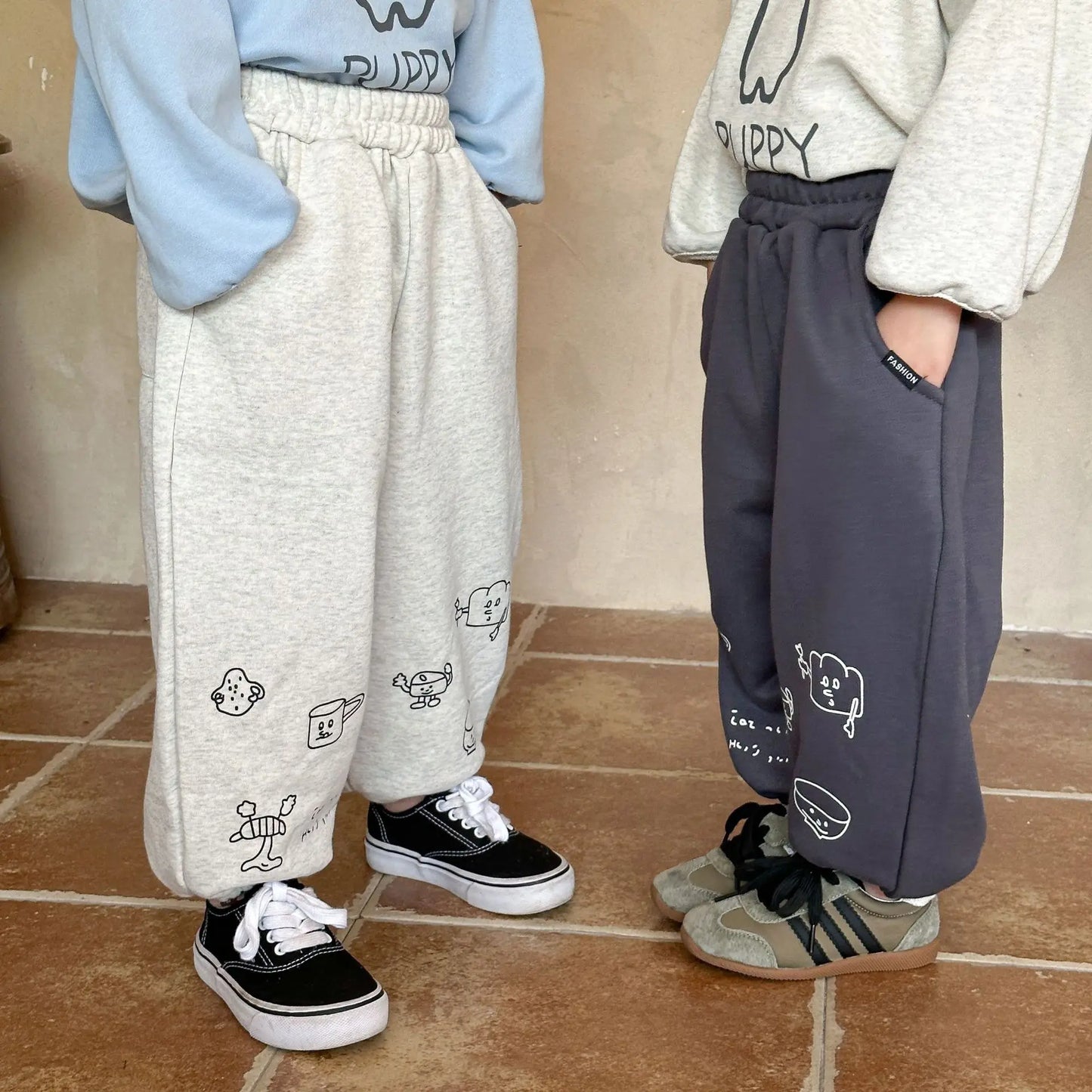 -キッズパンツ スウェットパンツ お絵描きプリント 2カラー【mh0006424】 - mamahalo shop - ロングパンツ・スウェットパンツ -  べビー服 - 子供服 - 男の子 - 女の子