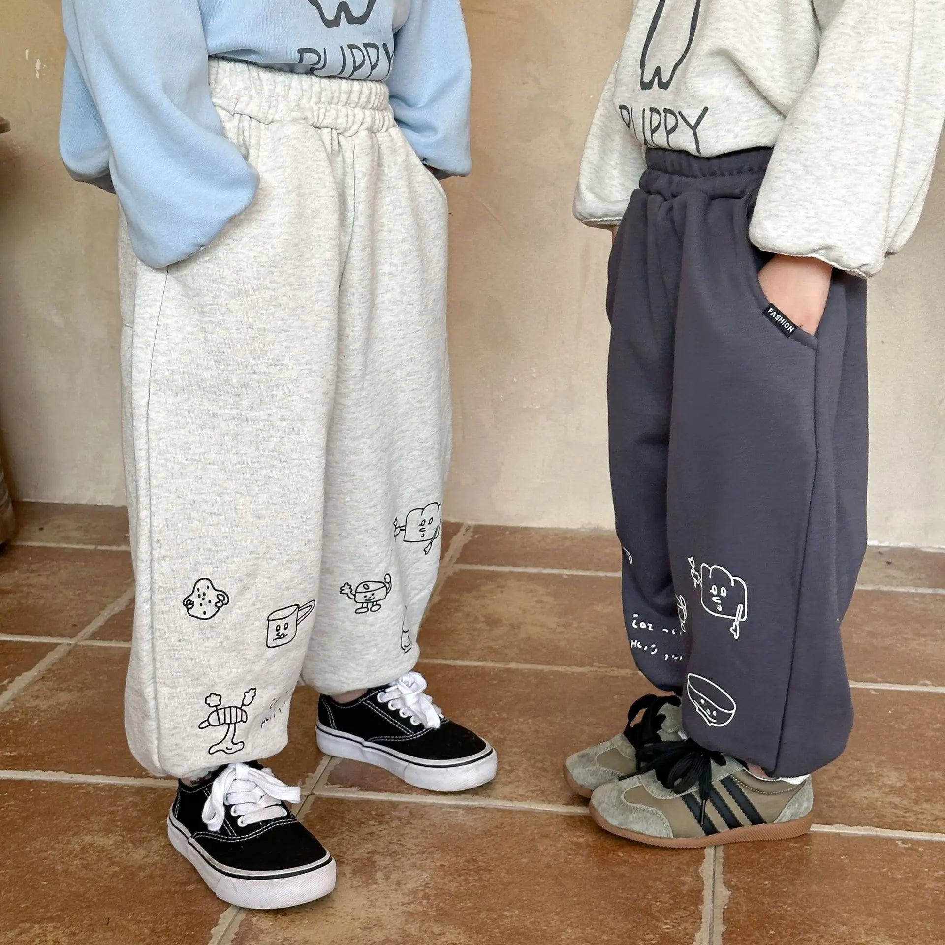 -キッズパンツ スウェットパンツ お絵描きプリント 2カラー【mh0006424】 - mamahalo shop - ロングパンツ・スウェットパンツ -  べビー服 - 子供服 - 男の子 - 女の子