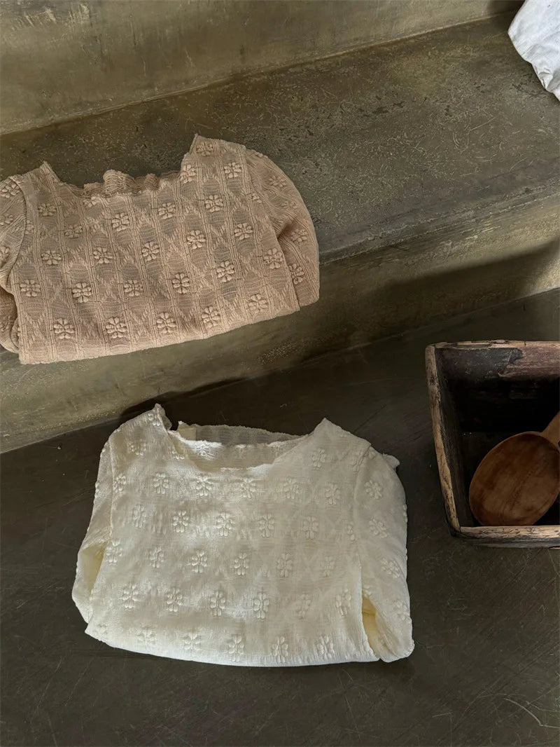 -キッズトップス エンボスフラワー 長袖Tシャツ 薄手 2カラー - mamahalo shop - 長袖Tシャツ -  べビー服 - 子供服 - 男の子 - 女の子