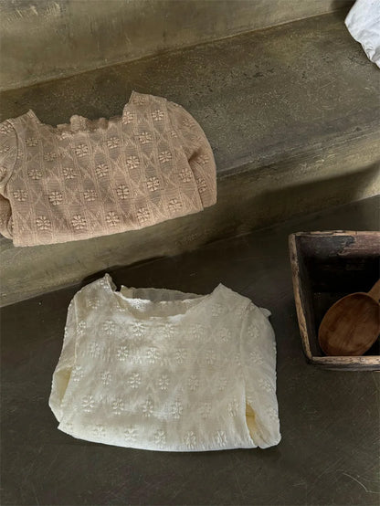 -キッズトップス エンボスフラワー 長袖Tシャツ 薄手 2カラー - mamahalo shop - 長袖Tシャツ -  べビー服 - 子供服 - 男の子 - 女の子