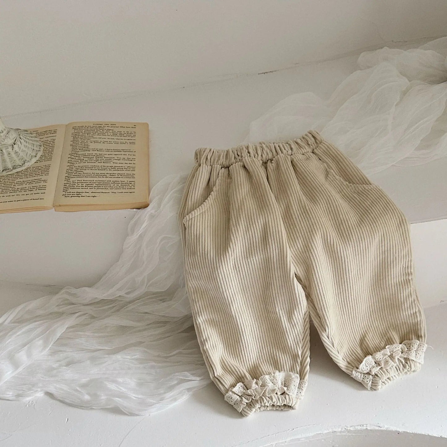 -ベビーパンツ 裾レースフリルコーデュロイルーズロングパンツ アプリコット【mh0006717】 - mamahalo shop - ロングパンツ・スウェットパンツ -  べビー服 - 子供服 - 男の子 - 女の子