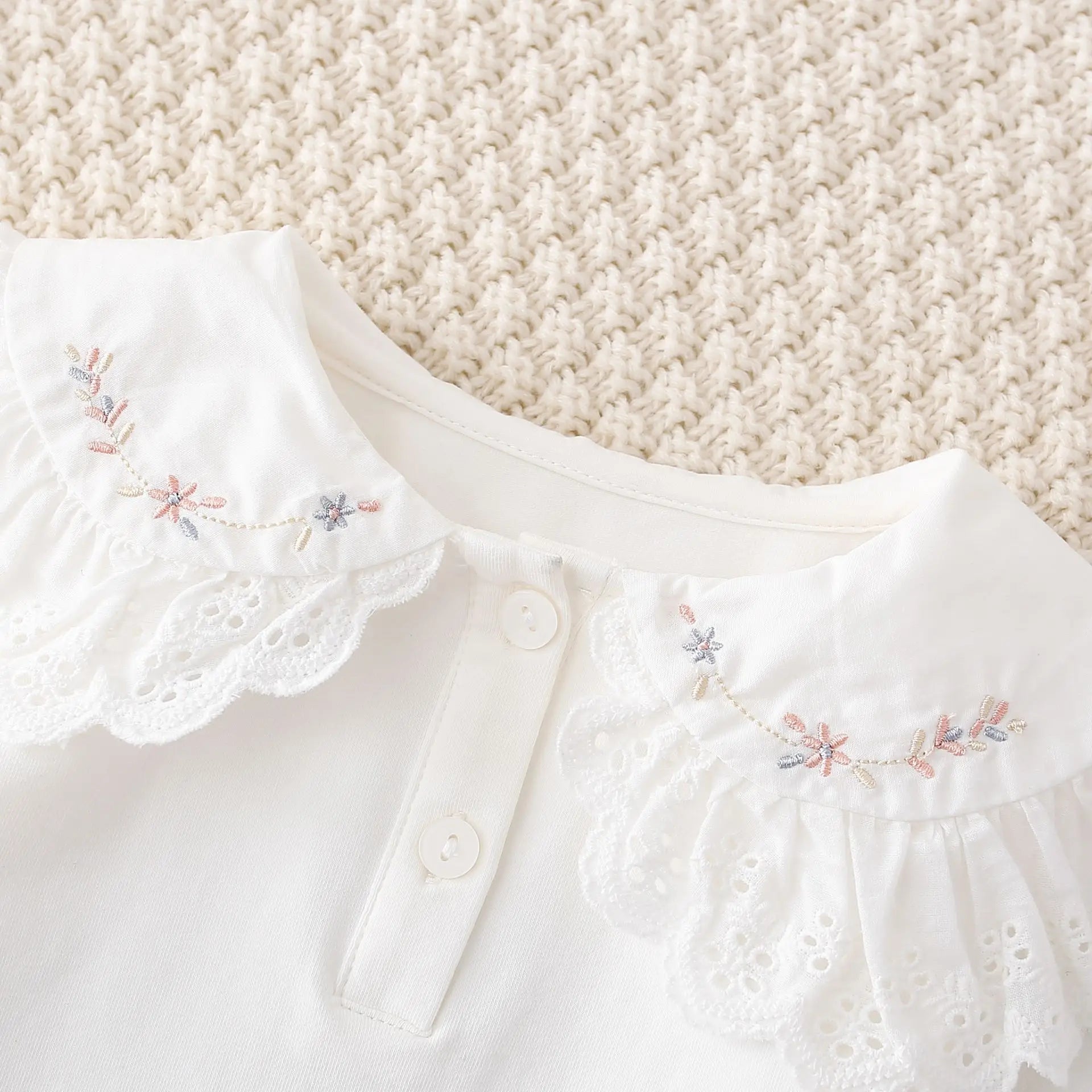 -キッズトップス レースフラワー刺繍襟長袖Tシャツブラウス ホワイト【mh0007223】 - mamahalo shop - 長袖Tシャツ -  べビー服 - 子供服 - 男の子 - 女の子