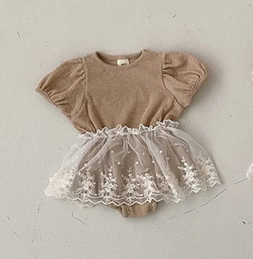 -ベビーロンパース レーススカートセット 半袖パフスリーブボディスーツ 2カラー【mh0005544】 - mamahalo shop - ロンパースセットアップ -  べビー服 - 子供服 - 男の子 - 女の子