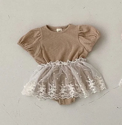 -ベビーロンパース レーススカートセット 半袖パフスリーブボディスーツ 2カラー【mh0005544】 - mamahalo shop - ロンパースセットアップ -  べビー服 - 子供服 - 男の子 - 女の子