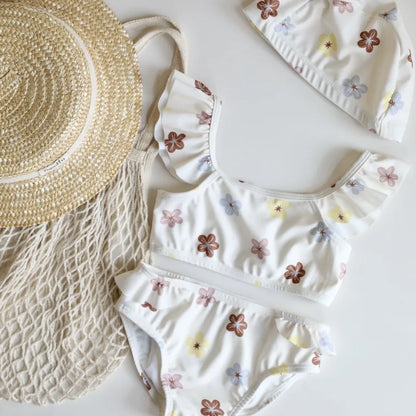 -キッズ水着 ガールズ ビキニ セパレート フリルトップス+パンツ+帽子セット フラワープリント 2カラー スイムウェア【mh0005995】 - mamahalo shop - ベビー用水着 -  べビー服 - 子供服 - 男の子 - 女の子