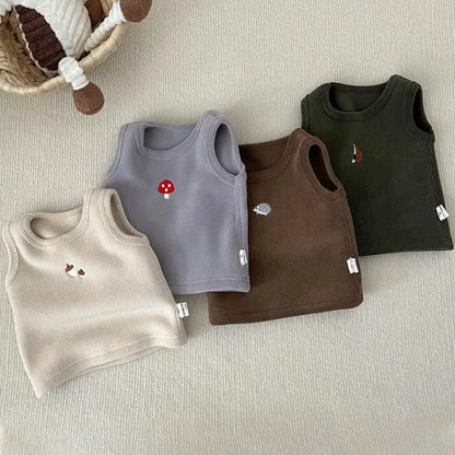 -ベビーベスト フリース 刺繍ワンポイント ノースリーブトップス 4カラー ボーイズ 男の子 子供服 - mamahalo shop - ベスト -  べビー服 - 子供服 - 男の子 - 女の子