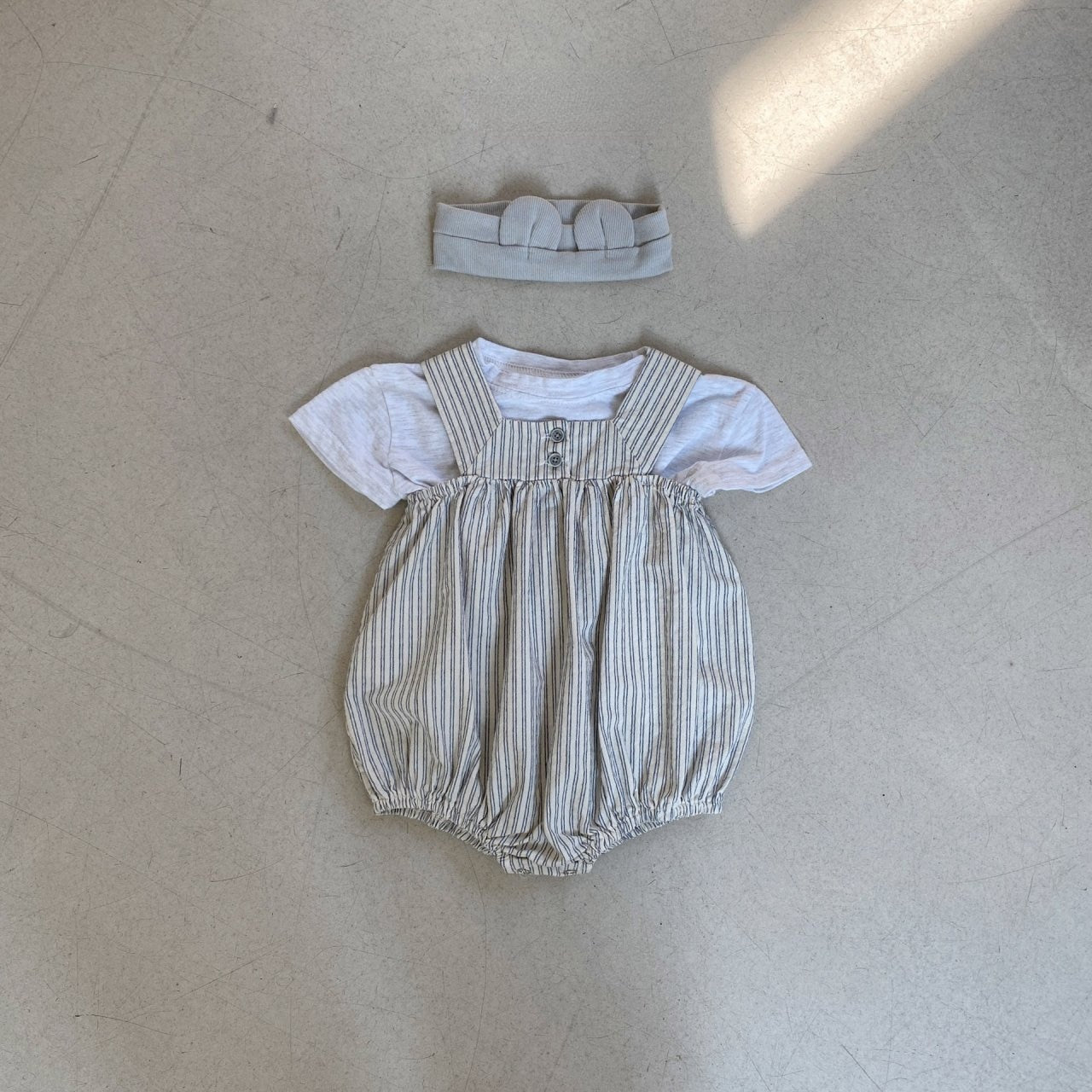 -ベビー ストライプ ノースリーブ サスペンダー ロンパース ブルー カーキ ユニセックス 5913B - mamahalo shop - ノースリーブロンパース -  べビー服 - 子供服 - 男の子 - 女の子