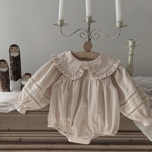 -ベビーロンパース 長袖ボディスーツ 刺繍フリル襟 ハシゴレース ベージュ - mamahalo shop - 長袖ロンパース -  べビー服 - 子供服 - 男の子 - 女の子