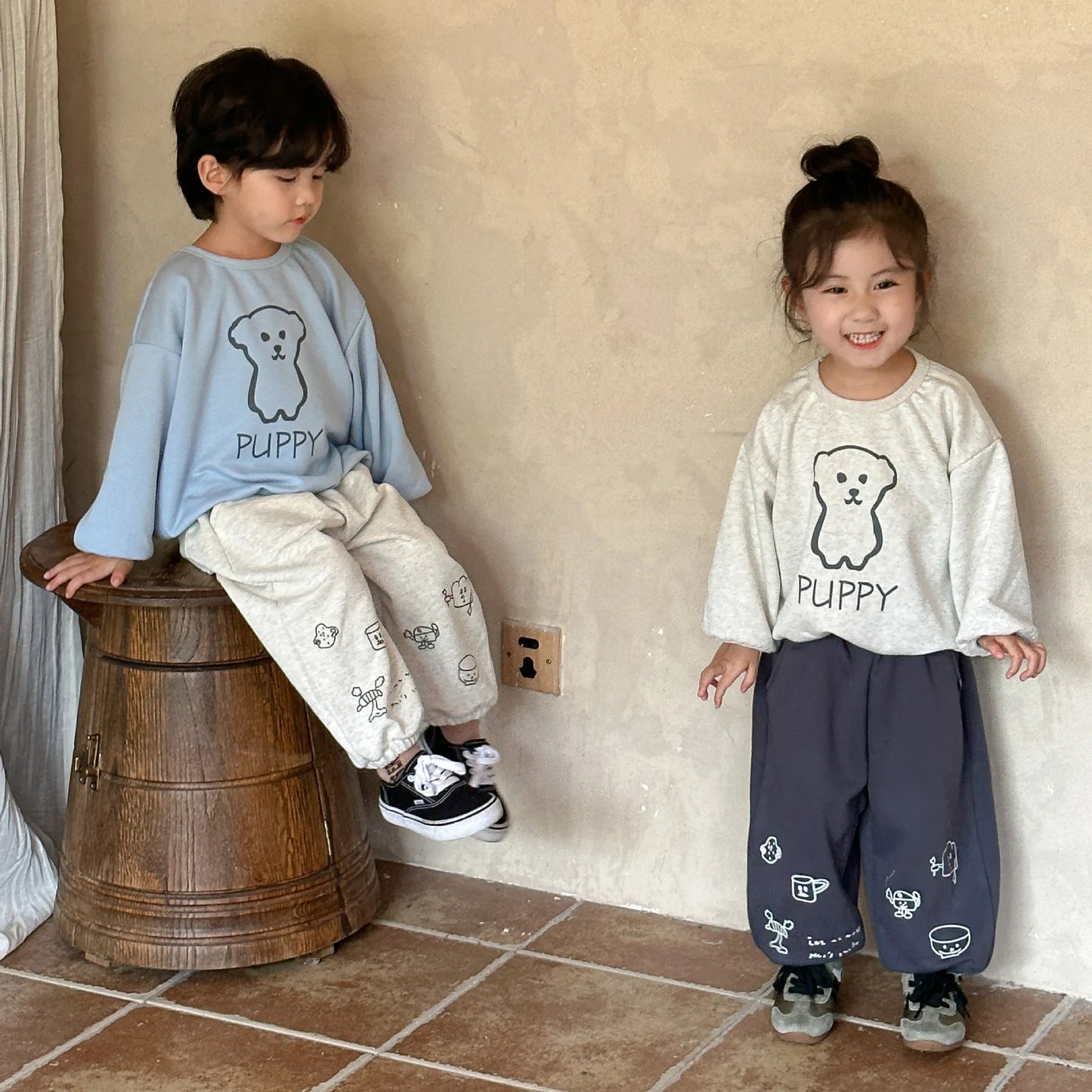 -キッズトップス 長袖PUPPY犬プリントスウェットTシャツ 2カラー - mamahalo shop - 長袖Tシャツ -  べビー服 - 子供服 - 男の子 - 女の子