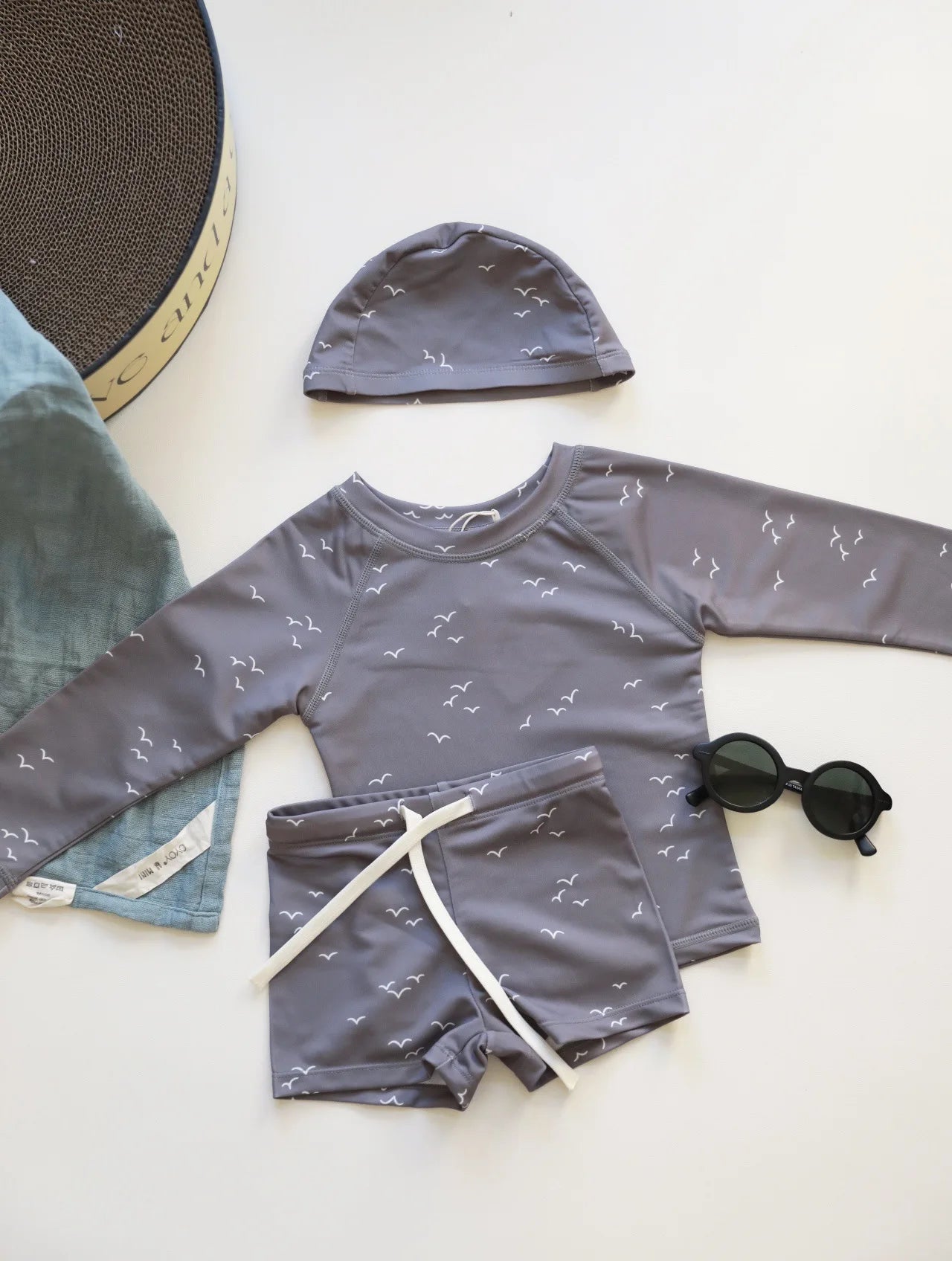 -キッズ水着 ボーイズ 半袖長袖 セパレートラッシュガード  スイムウェア スイミングウェア 帽子セット【mh0004294】 - mamahalo shop - ベビー用水着 -  べビー服 - 子供服 - 男の子 - 女の子