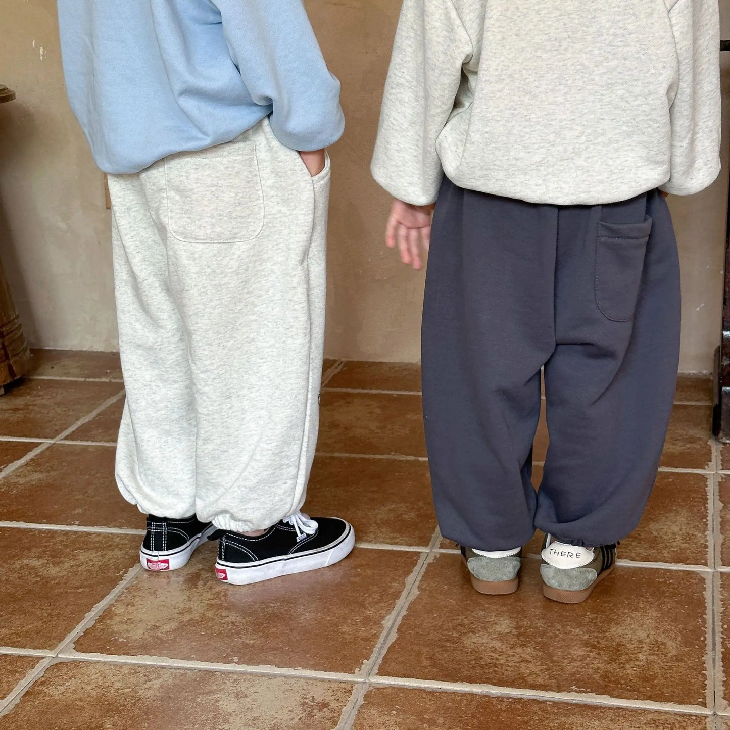 -キッズパンツ スウェットパンツ お絵描きプリント 2カラー【mh0006424】 - mamahalo shop - ロングパンツ・スウェットパンツ -  べビー服 - 子供服 - 男の子 - 女の子