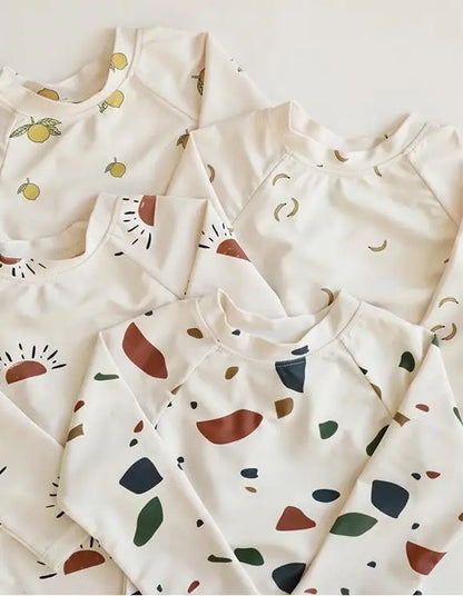 -キッズ水着 ボーイズ 半袖長袖 セパレートラッシュガード  スイムウェア スイミングウェア 帽子セット【mh0004294】 - mamahalo shop - ベビー用水着 -  べビー服 - 子供服 - 男の子 - 女の子