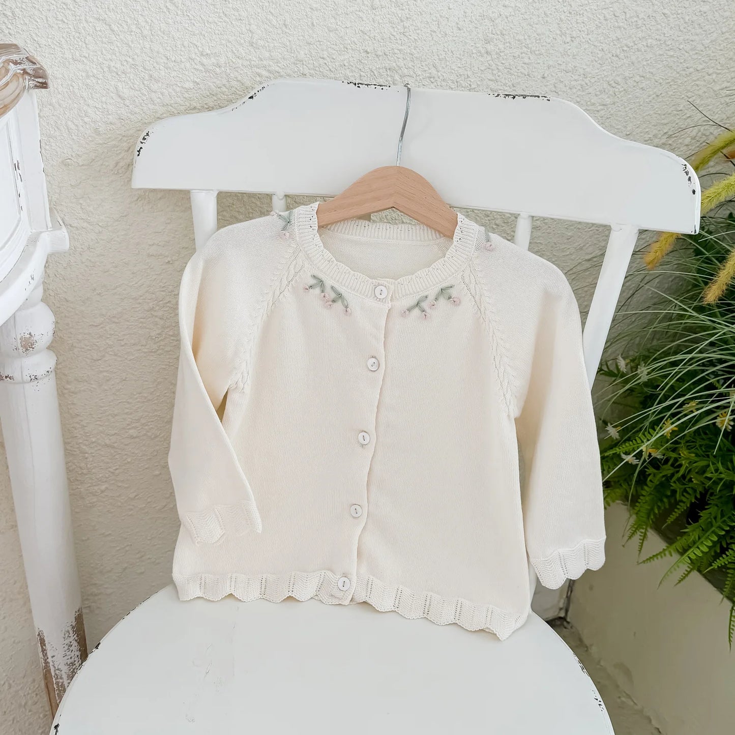 -キッズカーディガン フラワー花柄刺繍ワンポイントニットジャケット 2カラー - mamahalo shop - カーディガン・パーカー -  べビー服 - 子供服 - 男の子 - 女の子