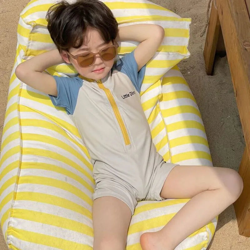 -キッズ水着 半袖ラッシュガード つなぎ ワンピース スイムウェア 恐竜ダイナソープリント【mh0005114】 - mamahalo shop - ベビー用水着 -  べビー服 - 子供服 - 男の子 - 女の子