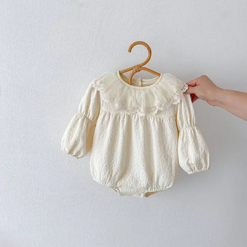 -ベビーロンパース 長袖ボディスーツ レースフリル襟 バブルスリーブ ベージュ - mamahalo shop - 長袖ロンパース -  べビー服 - 子供服 - 男の子 - 女の子