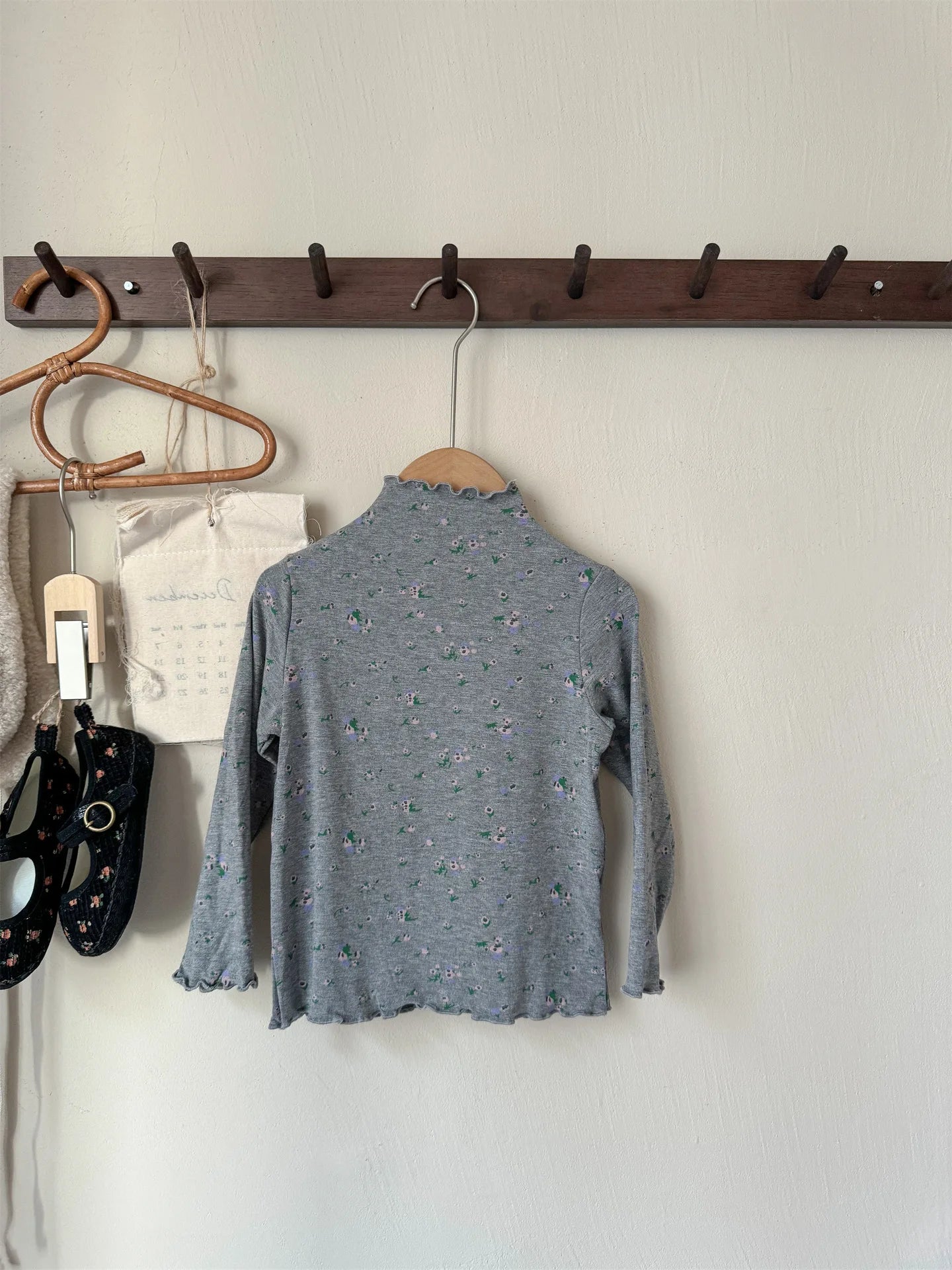 -キッズトップス フリルボトルネックフラワープリント長袖Tシャツ 5カラー【mh0007159】 - mamahalo shop - 長袖Tシャツ -  べビー服 - 子供服 - 男の子 - 女の子