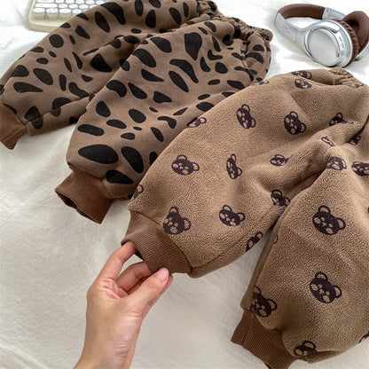 -ベビーパンツ フリーススウェットパンツ くまベア柄 レオパード柄プリント ブラウン【mh0003443】 - mamahalo shop - ロングパンツ・スウェットパンツ -  べビー服 - 子供服 - 男の子 - 女の子