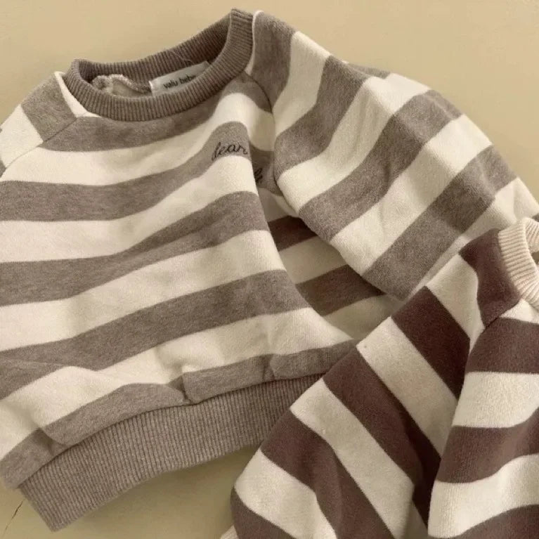 -ベビーキッズセットアップ 2点セット ステッチアクセントレターロゴ刺繍長袖スウェットシャツ+ルーズスウェットパンツ 3カラー - mamahalo shop - トレーナー・フーディ -  べビー服 - 子供服 - 男の子 - 女の子