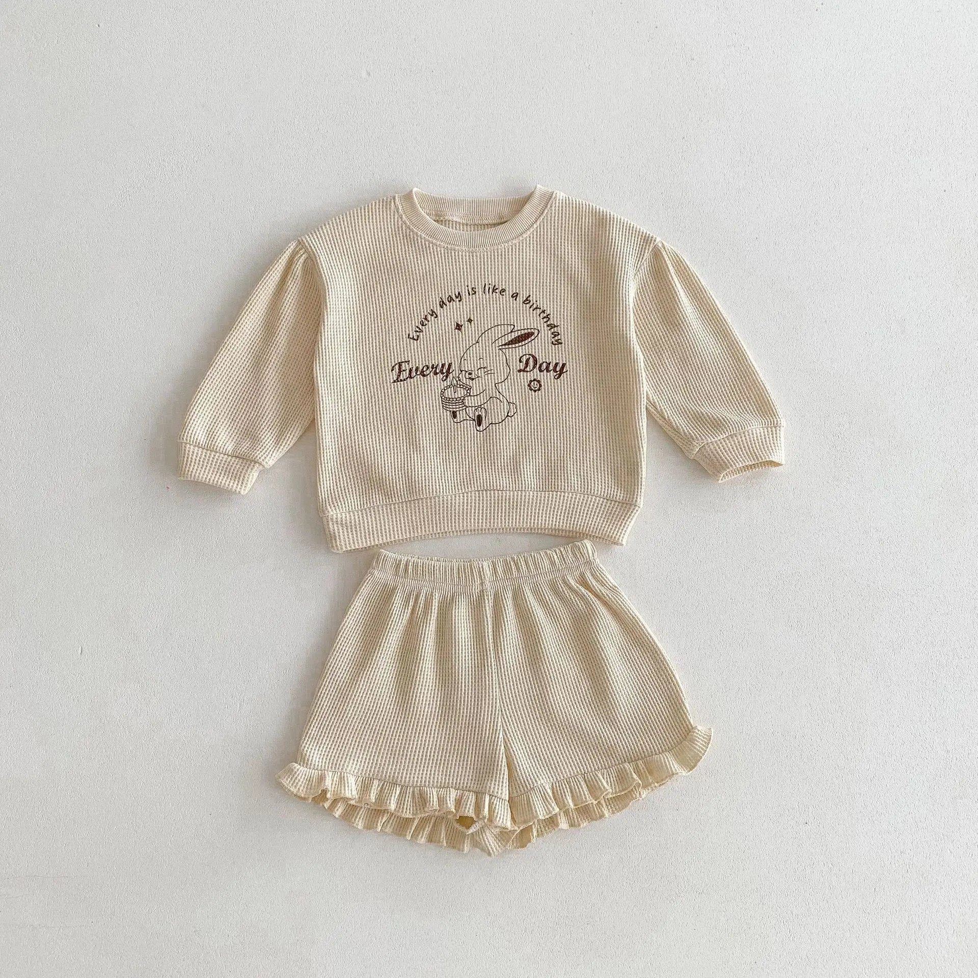 -キッズセットアップ 2点セット ワッフル 長袖Tシャツ+フリルショートパンツ うさぎプリント 2カラー【mh0006377】 - mamahalo shop - 長袖セットアップ -  べビー服 - 子供服 - 男の子 - 女の子