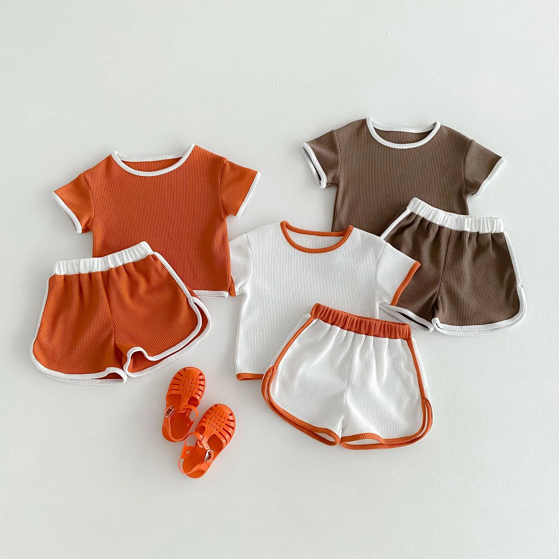 -キッズセットアップ 2点セット 半袖Tシャツ+ショートパンツ シンプルベーシック 3カラー【mh0005390】 - mamahalo shop - 半袖セットアップ -  べビー服 - 子供服 - 男の子 - 女の子