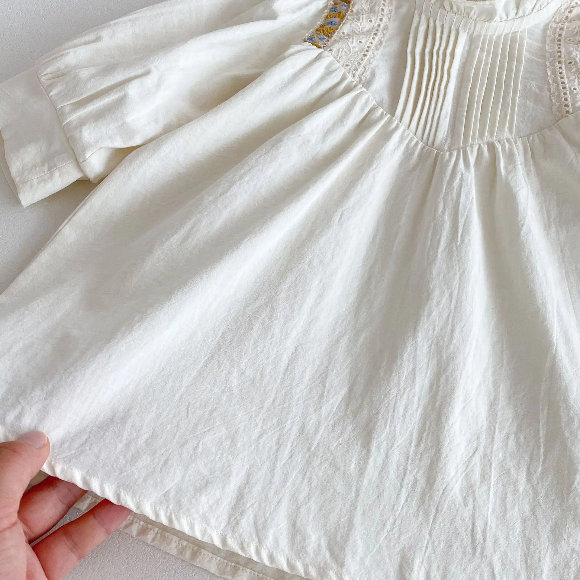 -キッズワンピース フリルスタンドカラーショルダーチロリアン刺繍長袖ドレスワンピース アプリコット - mamahalo shop - 長袖ワンピース -  べビー服 - 子供服 - 男の子 - 女の子