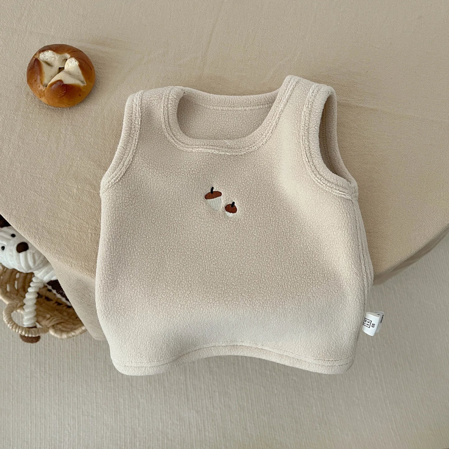 -ベビーベスト フリース 刺繍ワンポイント ノースリーブトップス 4カラー ボーイズ 男の子 子供服 - mamahalo shop - ベスト -  べビー服 - 子供服 - 男の子 - 女の子