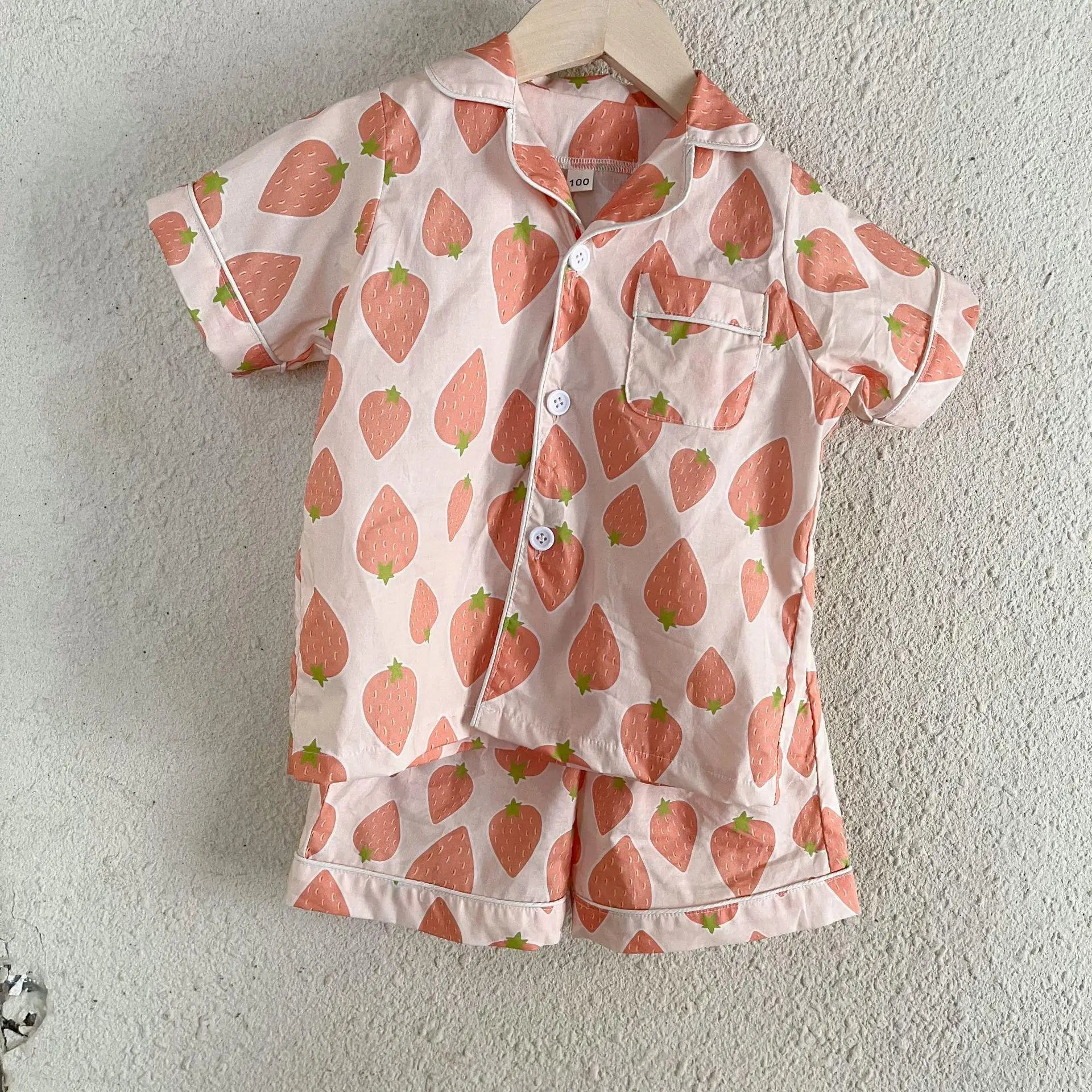-キッズパジャマセット 半袖オープンカラーシャツ+ハーフパンツ ストロベリーいちごプリント 2カラー - mamahalo shop - 半袖パジャマ -  べビー服 - 子供服 - 男の子 - 女の子