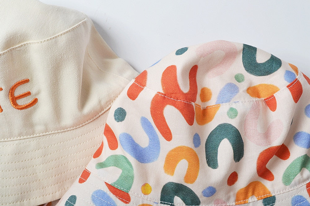 -ベビー キッズ 幾何学 カラフル 刺繍 ロゴ リバーシブル バケットハット 帽子 ボーイズ【mh0002126】 - mamahalo shop - ベビー用帽子 -  べビー服 - 子供服 - 男の子 - 女の子