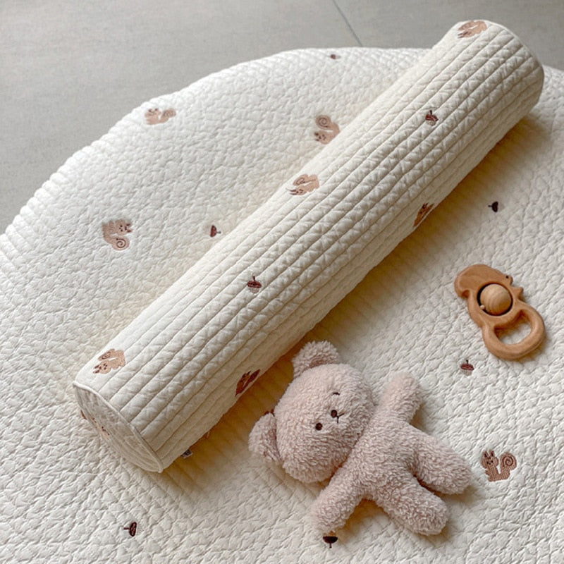 -ベビー ロング クッション 抱き枕 ピロー ベビーベッド バンパー ガード  くま ベア うさぎ バニー りす 雪 スノー 刺繍【mh0002306】 - mamahalo shop - ベビー寝具 -  べビー服 - 子供服 - 男の子 - 女の子