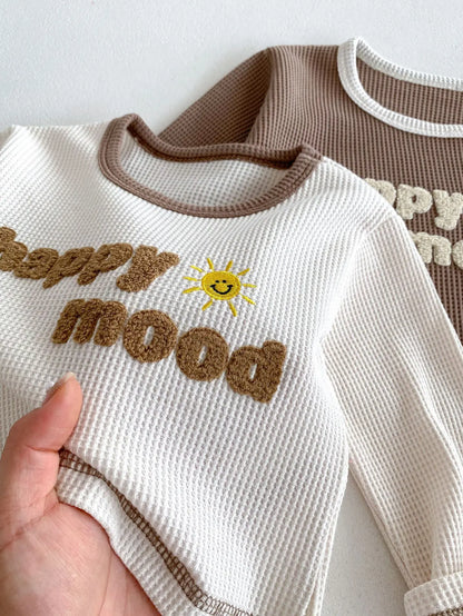 -ベビーキッズセットアップ 2点セット ワッフル 長袖Tシャツ+ロングパンツ レターロゴワッペン 2カラー【mh0006367】 - mamahalo shop - 長袖セットアップ -  べビー服 - 子供服 - 男の子 - 女の子