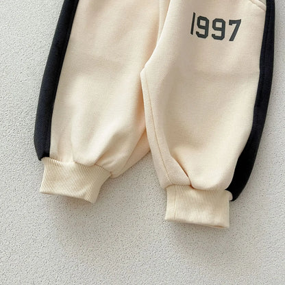 -ベビーキッズセットアップ 2点セット バイカラーナンバーロゴプリントフーディスウェットパーカー+スウェットパンツ - mamahalo shop - 長袖セットアップ -  べビー服 - 子供服 - 男の子 - 女の子