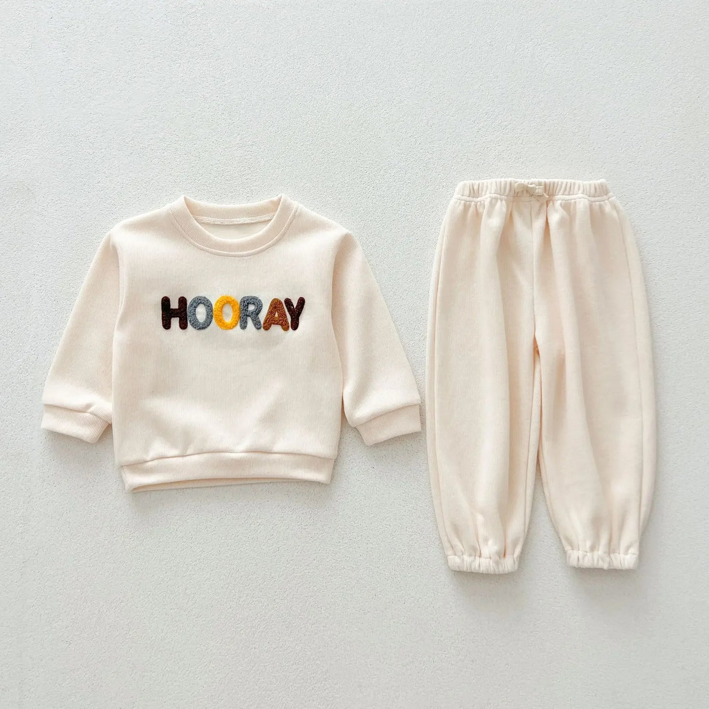 -ベビーキッズセットアップ 2点セット レターロゴワッペン長袖Tシャツ+ロングパンツ 4カラー - mamahalo shop - 長袖セットアップ -  べビー服 - 子供服 - 男の子 - 女の子