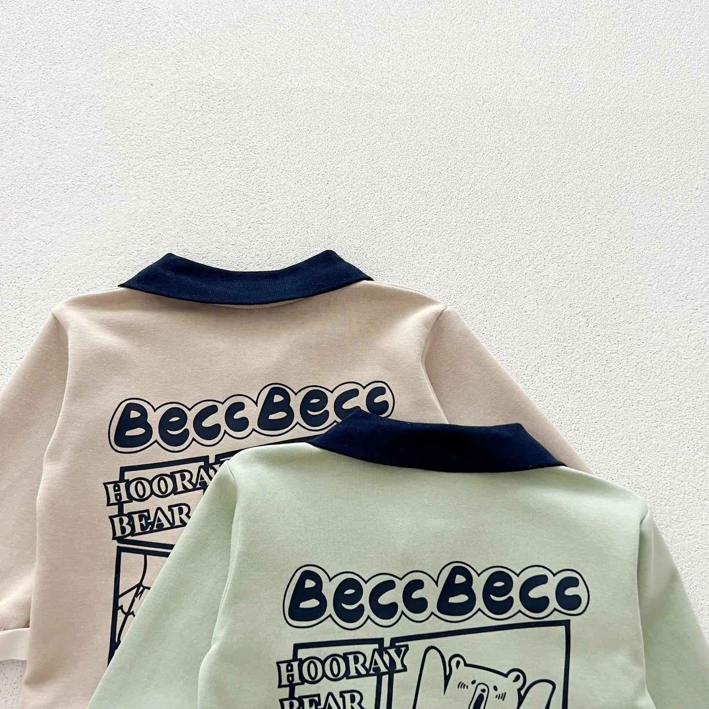 -ベビーキッズセットアップ 2点セット バックプリント長袖ポロシャツ+ロングパンツ 2カラーベビーキッズセットアップ 2点セット バックプリント長袖ポロシャツ+ロングパンツ 2カラー【mh0007225】 - mamahalo shop - 長袖セットアップ -  べビー服 - 子供服 - 男の子 - 女の子