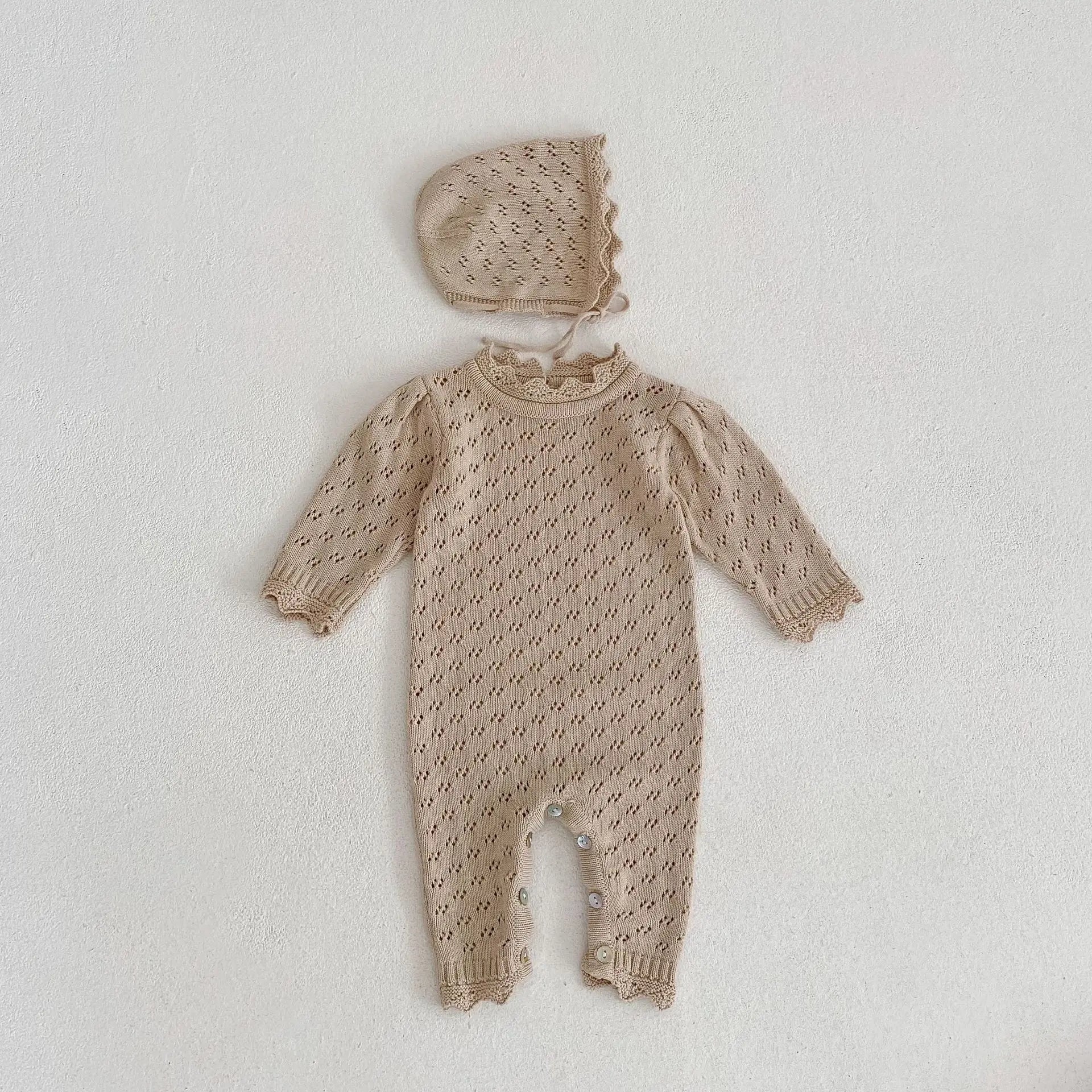 -ベビーロンパース ボンネットセット レースニット 長袖ジャンプスーツ 帽子セット ベージュ【mh0006226】 - mamahalo shop - 長袖ロンパース -  べビー服 - 子供服 - 男の子 - 女の子