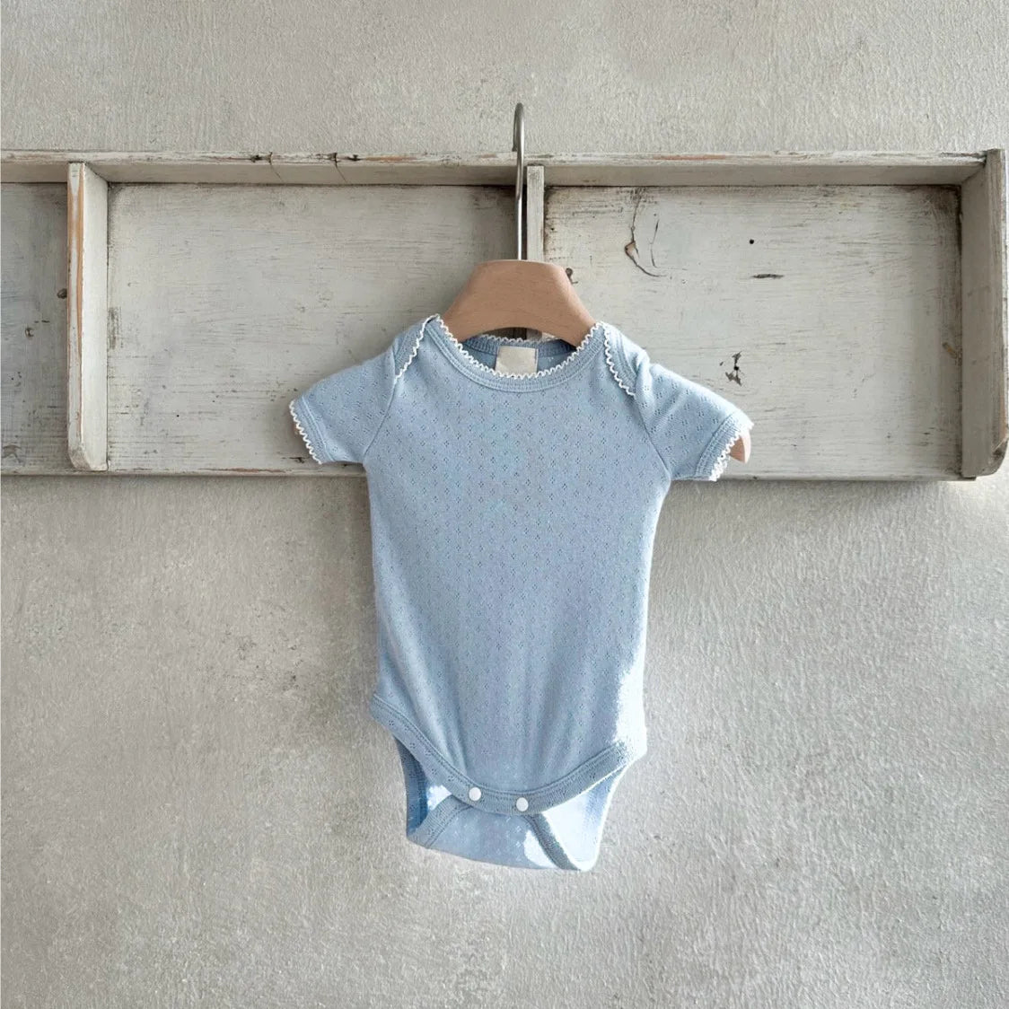 -ベビーロンパース レースニット 半袖ボディスーツ 肌着 3カラー【mh0005072】 - mamahalo shop - 半袖ロンパース -  べビー服 - 子供服 - 男の子 - 女の子