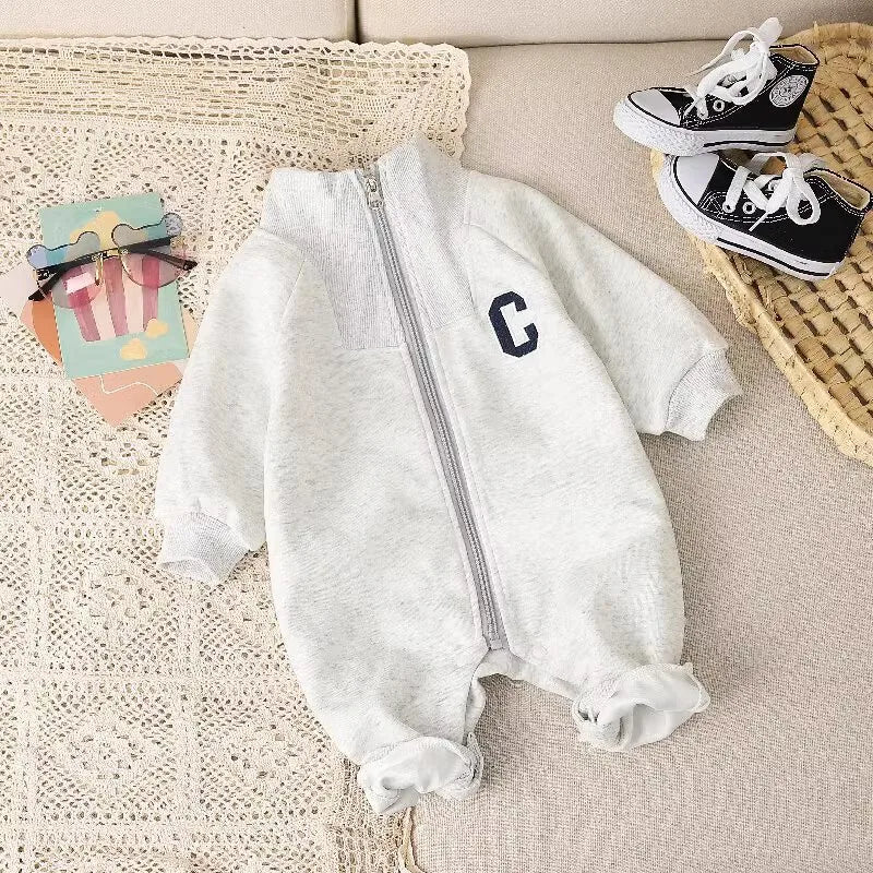 -ベビージャンプスーツ 長袖つなぎ 襟付き ジップアップ レターロゴ 2カラー【mh0006447】 - mamahalo shop - 長袖ジャンプスーツ -  べビー服 - 子供服 - 男の子 - 女の子