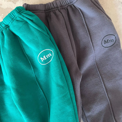-キッズパンツ 裏ボアフリース スウェットパンツ ワンポイントロゴ センタータック スポーツパンツ グリーン ダークグレー 2カラー - mamahalo shop - ロングパンツ・スウェットパンツ -  べビー服 - 子供服 - 男の子 - 女の子