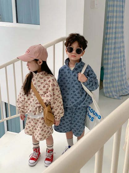 -キッズセットアップ 2点セット ジッパースウェットジャケット ハーフパンツ プリント柄 ベージュ - mamahalo shop - 長袖セットアップ -  べビー服 - 子供服 - 男の子 - 女の子