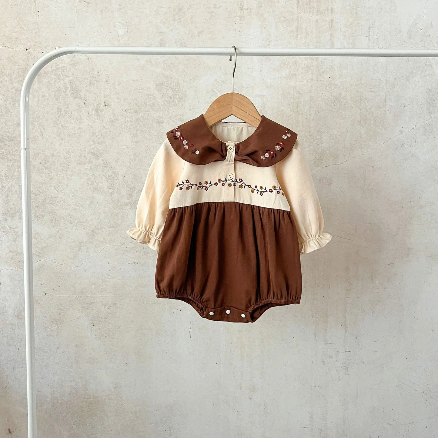 -ベビーロンパース 花柄フラワー刺繍 長袖ボディスーツ【mh0004405】 - mamahalo shop - 長袖ロンパース -  べビー服 - 子供服 - 男の子 - 女の子